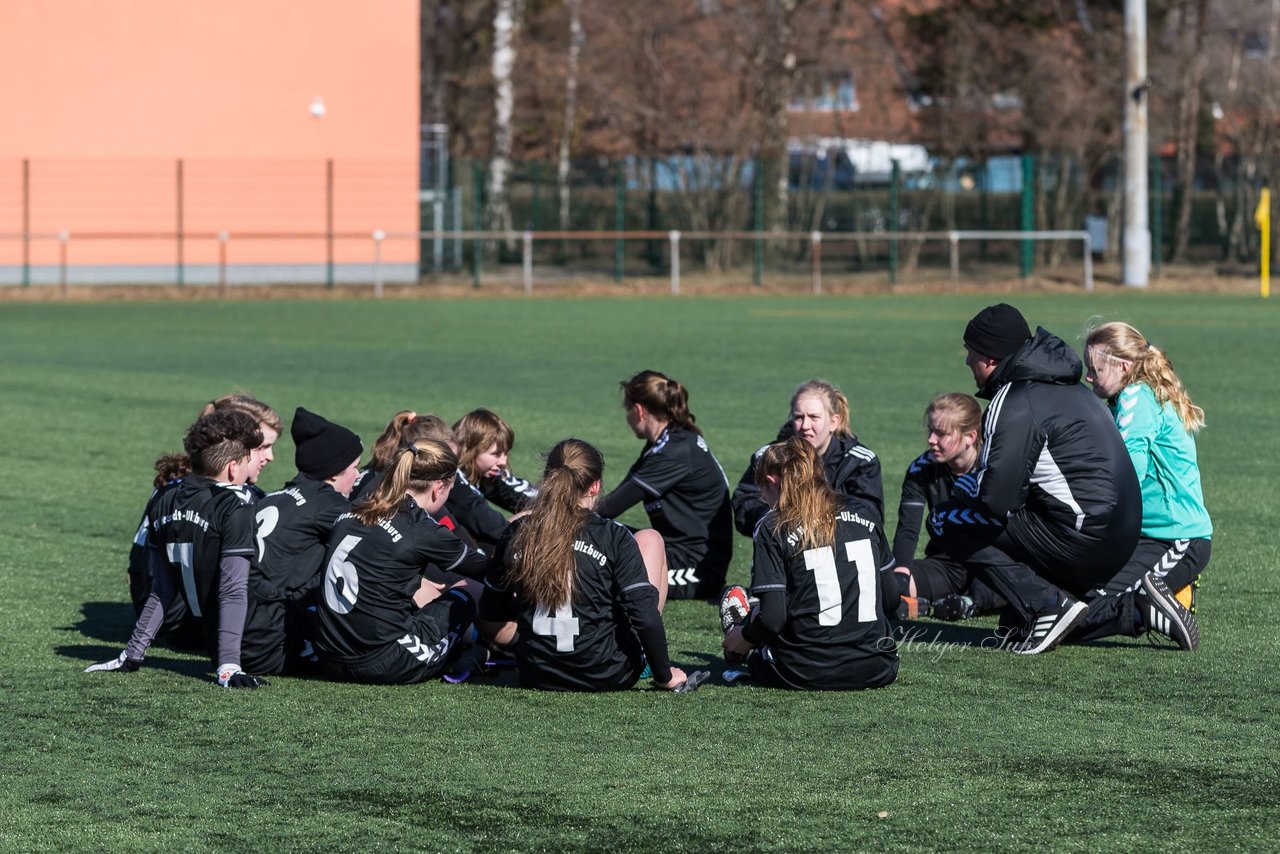 Bild 458 - B-Juniorinnen Halbfinale SVHU - Holstein Kiel : Ergebnis: 3:0